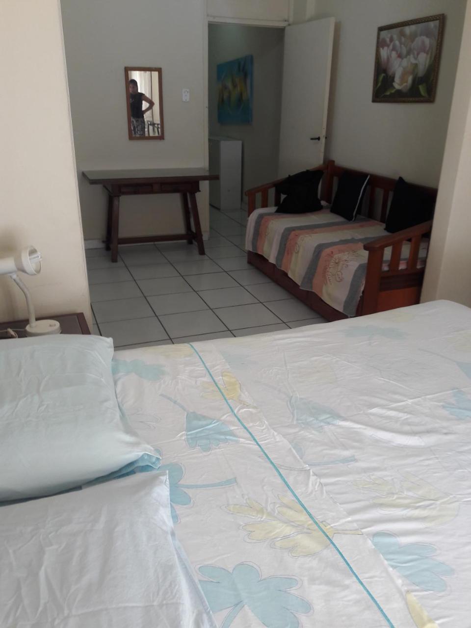 Av. Atlantica Posto 5 Apartamento *